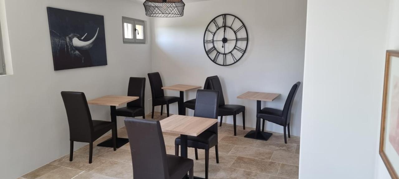 Le Petit Eden Bed & Breakfast Saint-Quentin-la-Poterie Dış mekan fotoğraf
