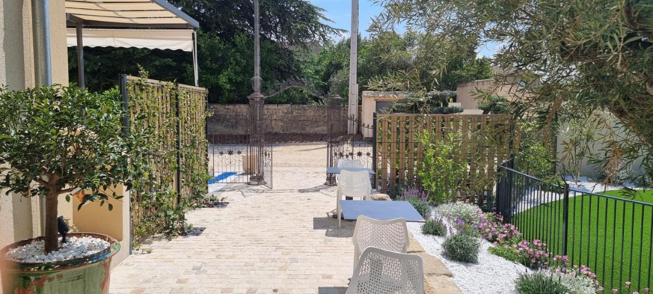 Le Petit Eden Bed & Breakfast Saint-Quentin-la-Poterie Dış mekan fotoğraf
